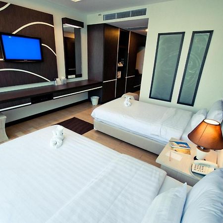 A-Te Chumphon Hotel - Sha Plus Extérieur photo