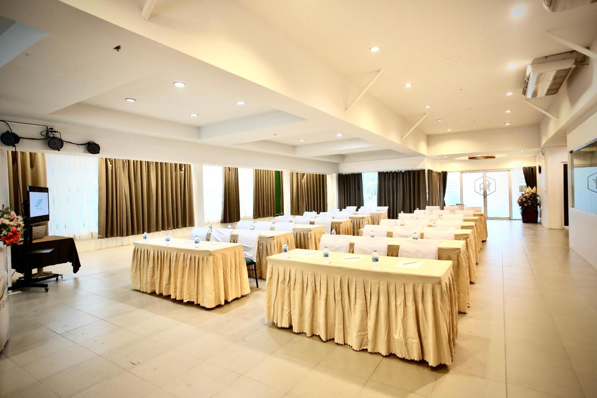 A-Te Chumphon Hotel - Sha Plus Extérieur photo